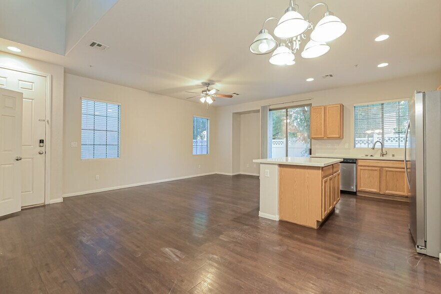 Building Photo - 6412 Yucca Ridge Ct