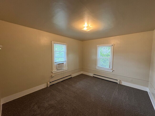 Building Photo - 929 22nd St