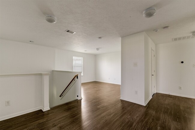 Building Photo - 834 Sweet Flower Dr