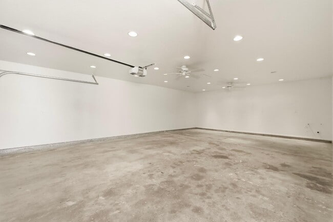 Building Photo - 1677 Sandos St
