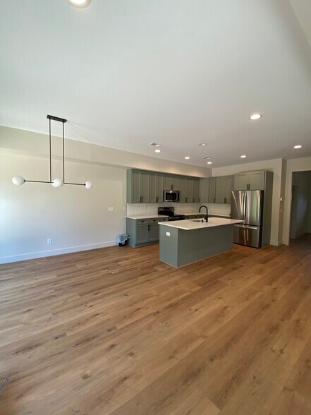 Building Photo - 1605 15th St S