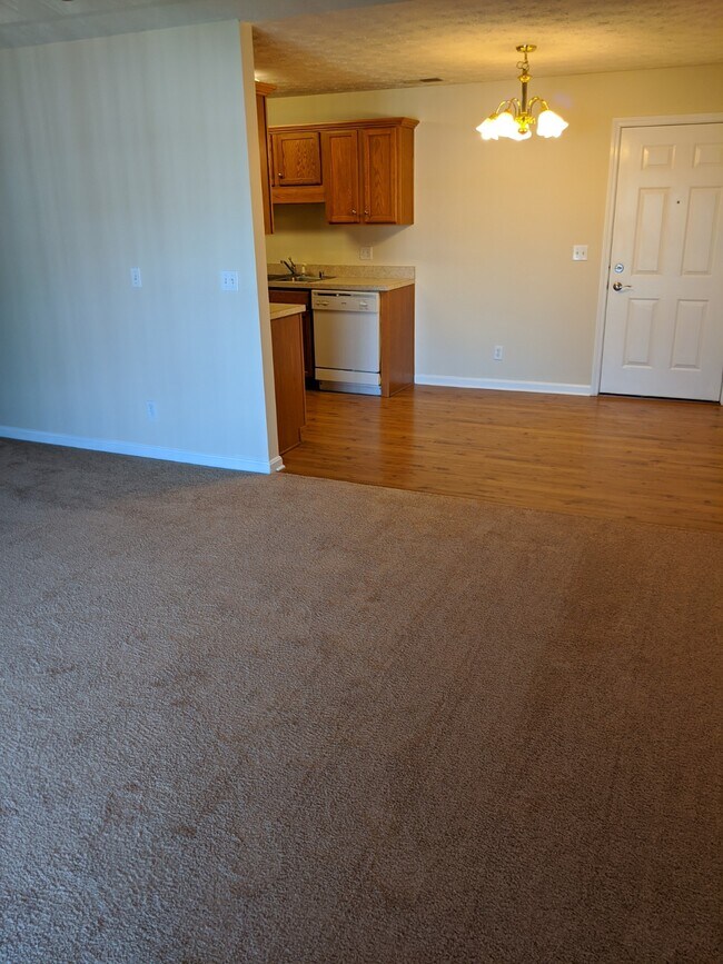 Building Photo - 5601 Chariot Run Dr