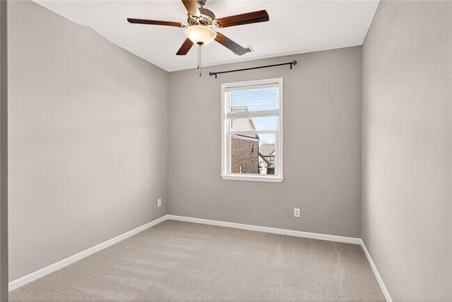 Building Photo - 3960 Redwood Dr