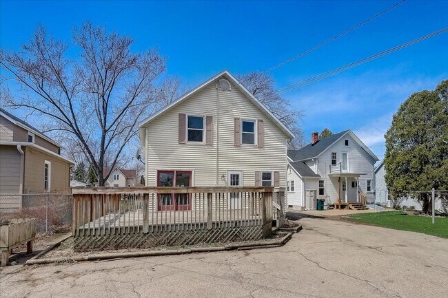 Building Photo - 4Bed/2Bath - Home For Rent in Fort Atkinson