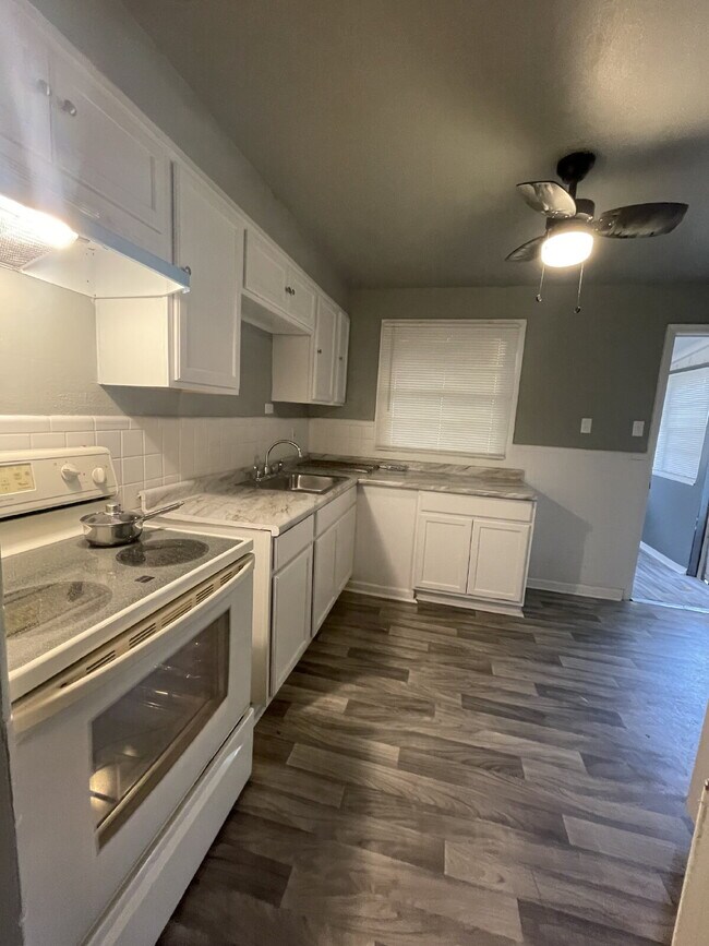 Building Photo - "Charming 3-Bedroom Home in Saint Louis – ...