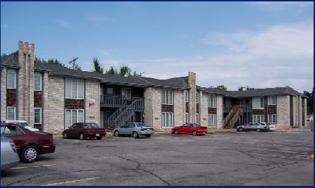 Primary Photo - Saint James Apartments