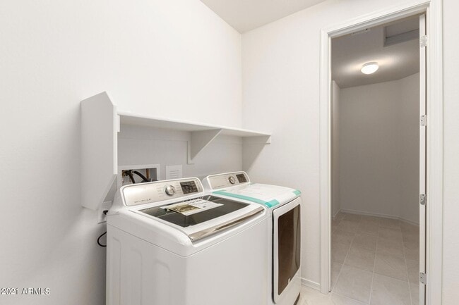 Building Photo - 8757 W Rancho Dr