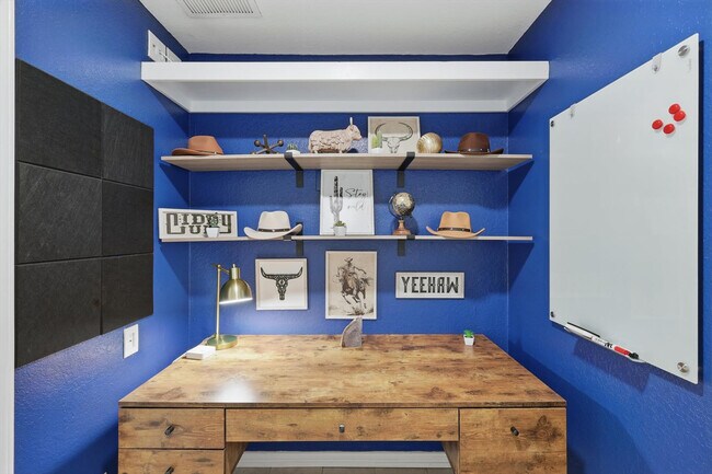 Building Photo - 328 Shawnee Trail