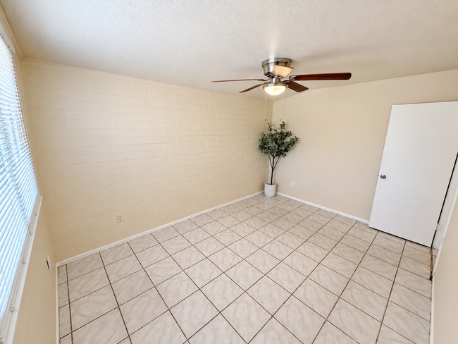 Building Photo - 3841 N 63rd Dr