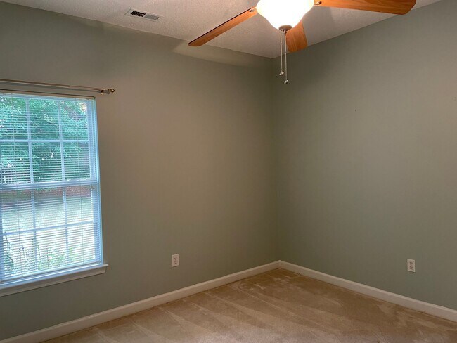 Building Photo - Three Bedroom Ranch Home With Deeded Boat ...