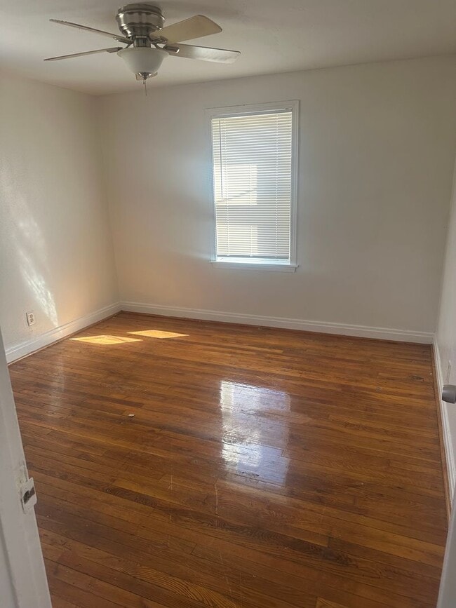 Building Photo - 1 MONTH FREE WITH A 1 YEAR LEASE - 2 bed 1...