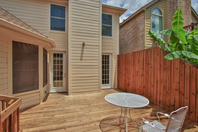 Building Photo - Huge breathtaking home!! Gated comunity wi...