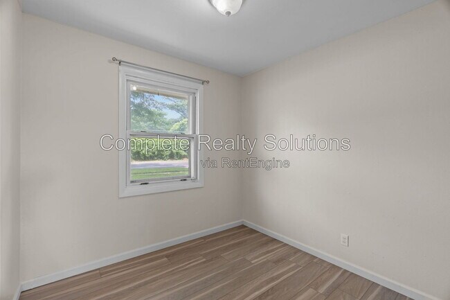 Building Photo - 5661 Bermuda Dr