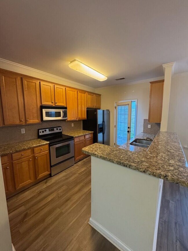 Building Photo - Highly desired end unit in the community of Waterstone!