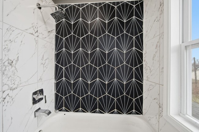 Building Photo - 8824 S Wabash Ave