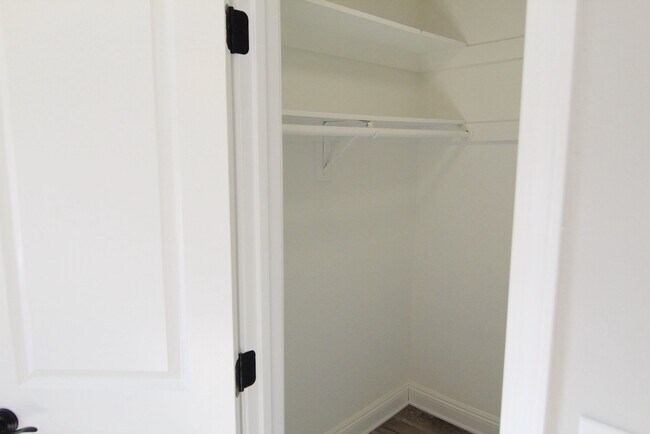 Building Photo - 1450 S Bundy Dr