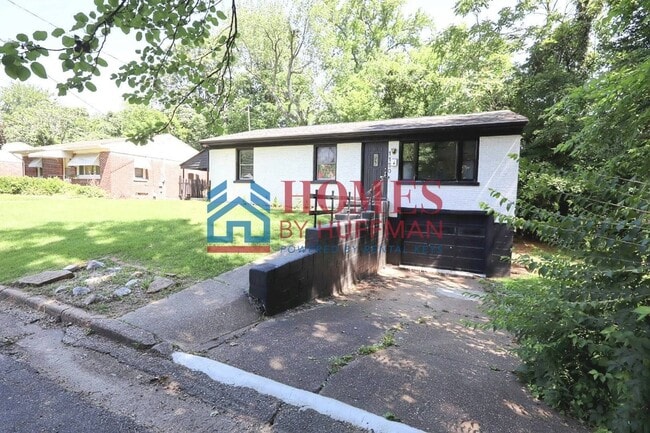 Building Photo - Three Bedroom House  | Attached Garage