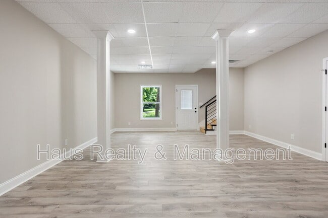 Building Photo - 105 Jay Cir