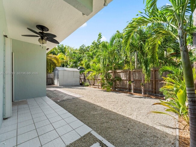 Building Photo - 6 SE Marlin Ave