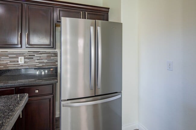 Building Photo - A MUST SEE 3BD/2.5BA SINGLE FAMILY HOME!