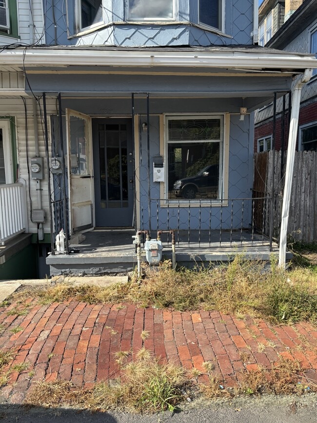 Building Photo - 1309 W Spruce St