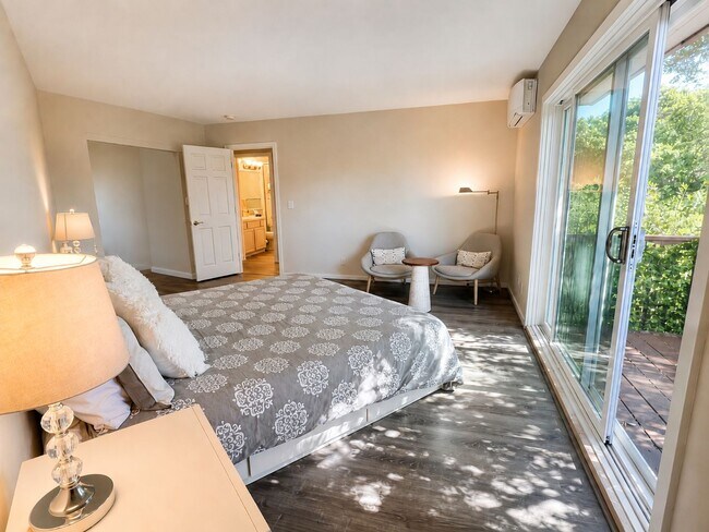 Building Photo - Renovated Los Gatos Retreat Backing to Oak Meadow Park