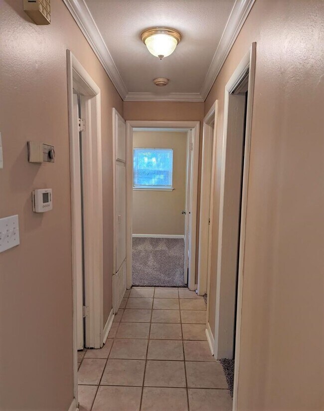 Building Photo - 1813 Hardy Dr