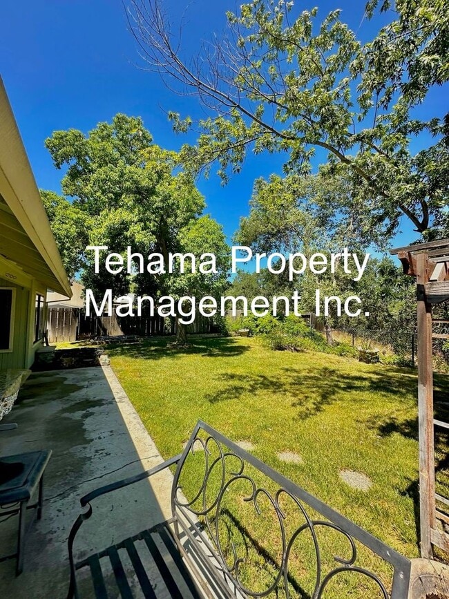 Building Photo - Charming 3 bedroom 2 bath home in the Coun...