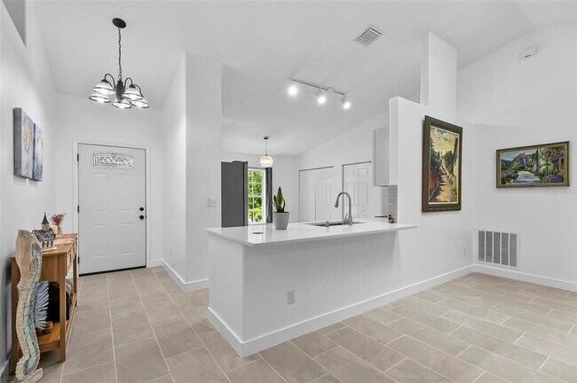 Building Photo - 64 Radcliffe Dr