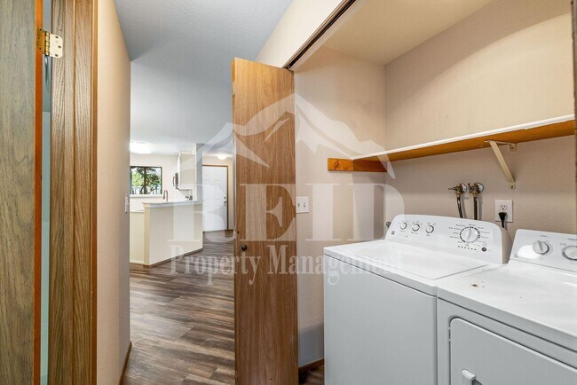 Building Photo - Water view 4 plex close to Silverdale and Public Transportation.