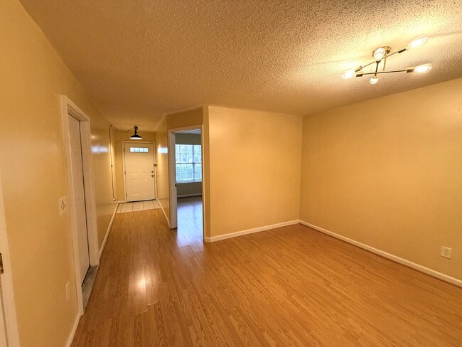 Building Photo - 5106 Bartholomew's Ln