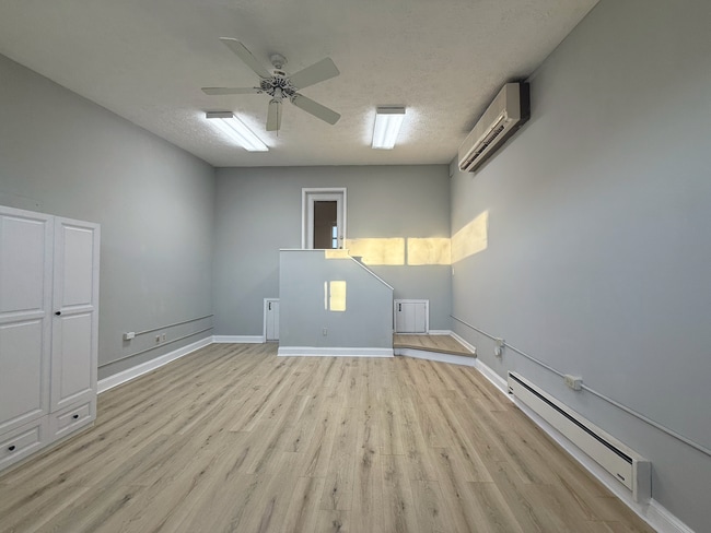 Building Photo - 322 Main St