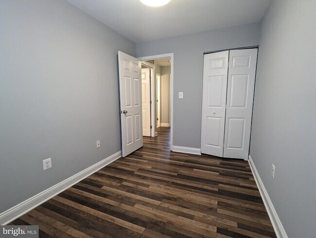 Building Photo - 483 Arwell Court