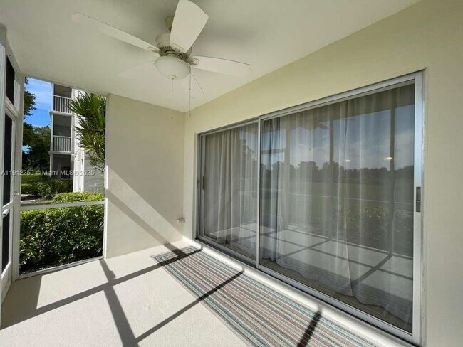 Building Photo - 2950 N Palm Aire Dr