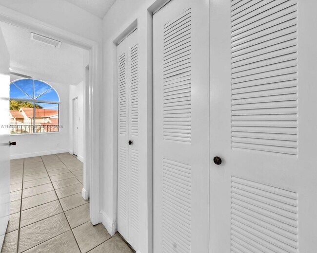 Building Photo - 15770 SW 106th Terrace