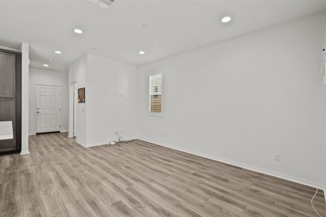 Building Photo - 14610 Isla Vista Dr
