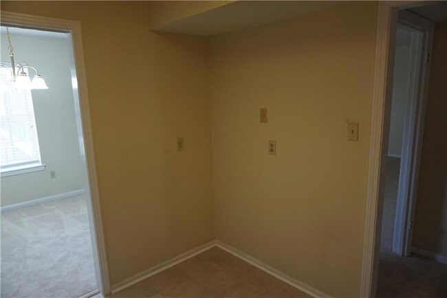 Building Photo - 2720 Whitney Pl