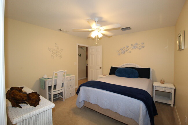 Building Photo - 5300 Seagrape Dr