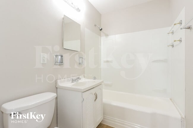 Building Photo - 251 E 25th St