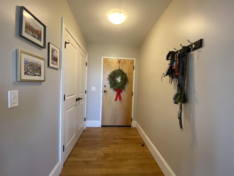 Building Photo - 168 Hampshire St