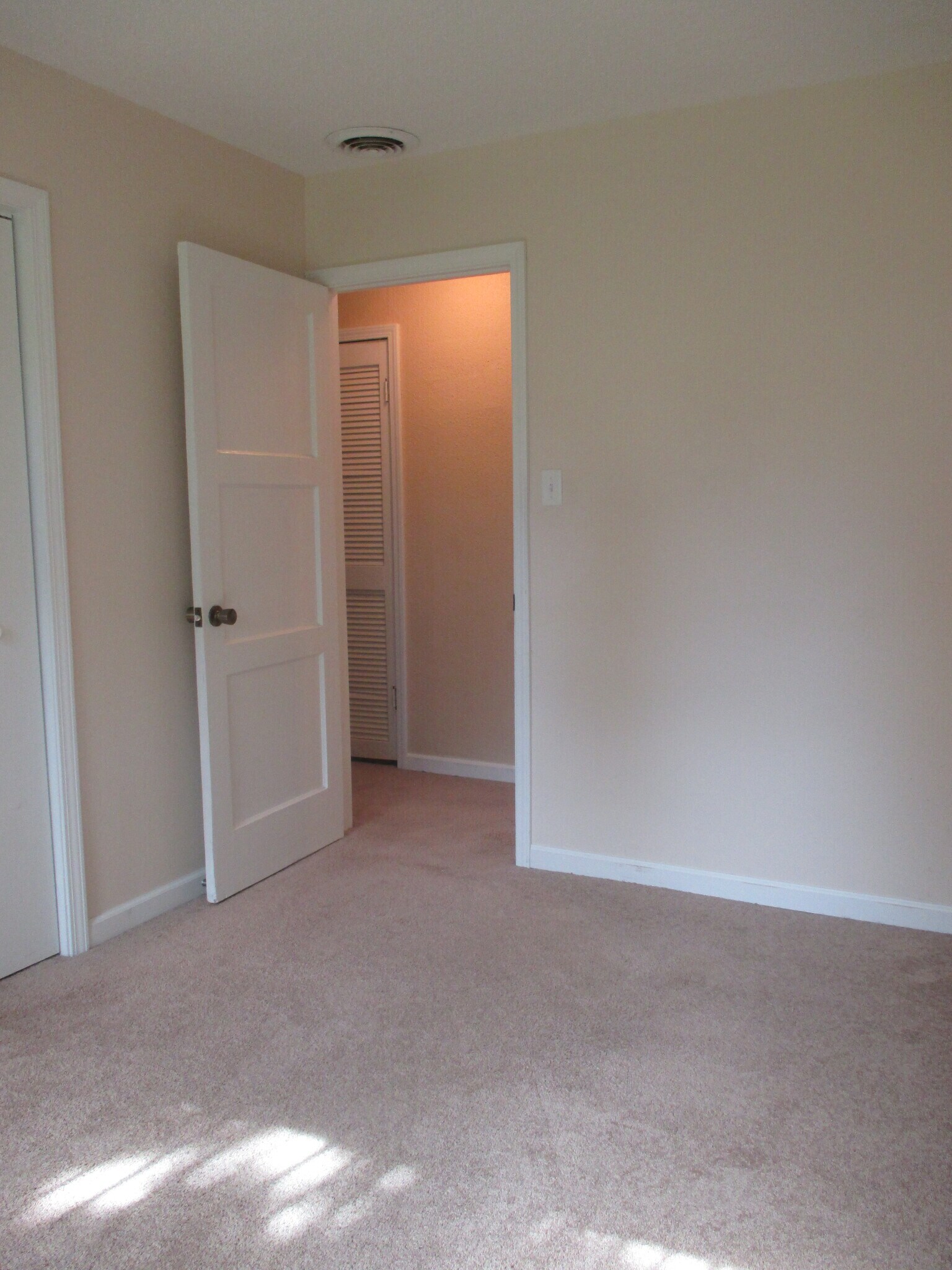 Building Photo - 7405 N Pine St