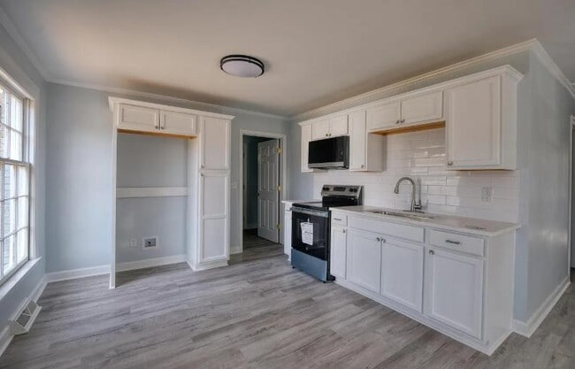 Building Photo - 402 Marcella Dr