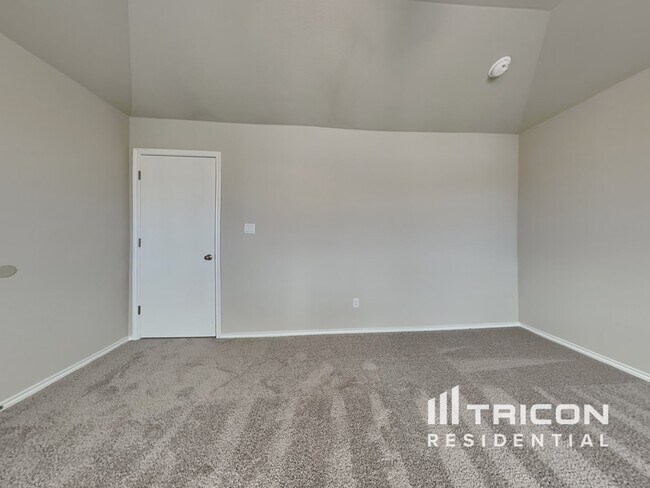 Building Photo - 5105 Saddle Clb Dr