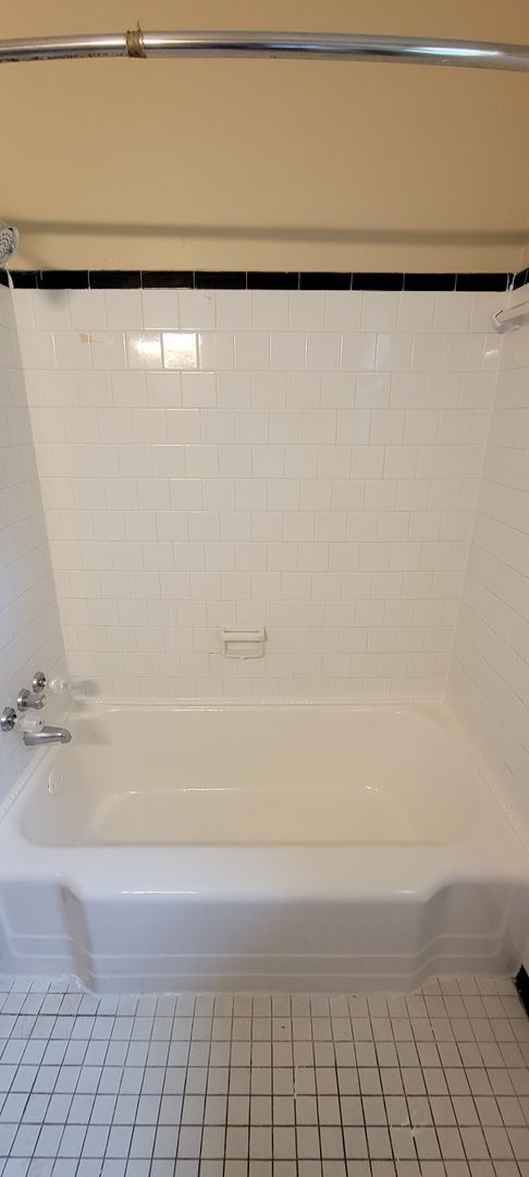 Building Photo - Brick ranch in Southside with large privat...