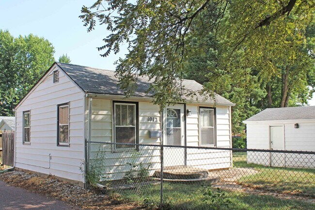Building Photo - 1-Bedroom, 1-Bath House for Rent