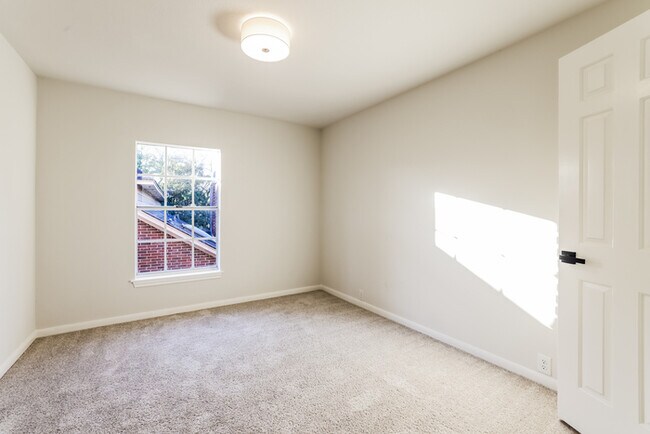 Building Photo - 3207 Greenwood Glen Dr