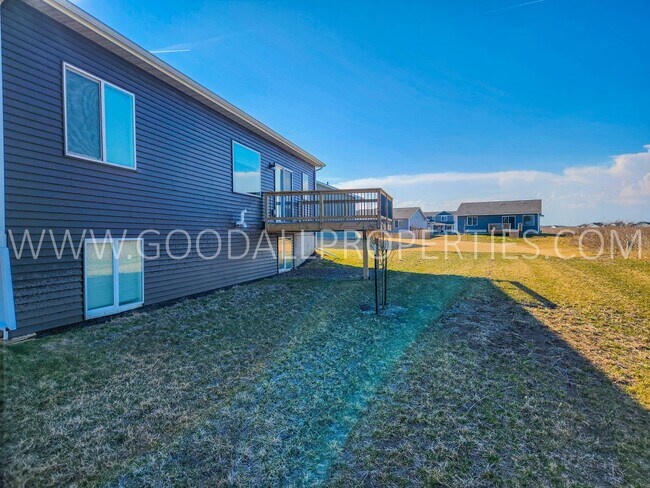 Building Photo - 4 bedroom 3 bathroom Ranch style home with finished basement in Waukee