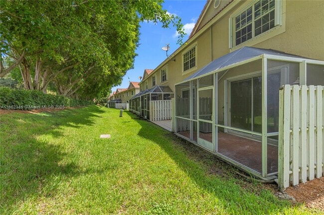 Building Photo - 1081 Sorrento Dr