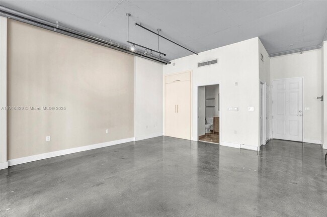 Building Photo - 2100 Van Buren St