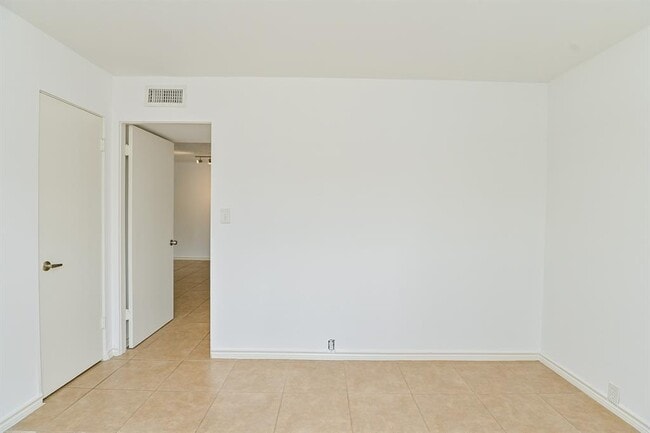 Building Photo - 5353 Institute Ln